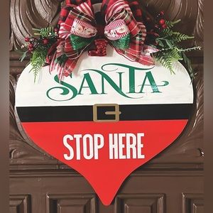 Wood door hanger for Christmas season